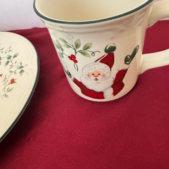 Pfaltzgraff Winterberry Cookies and Milk for Santa Set Open Box - Picture 9 of 13
